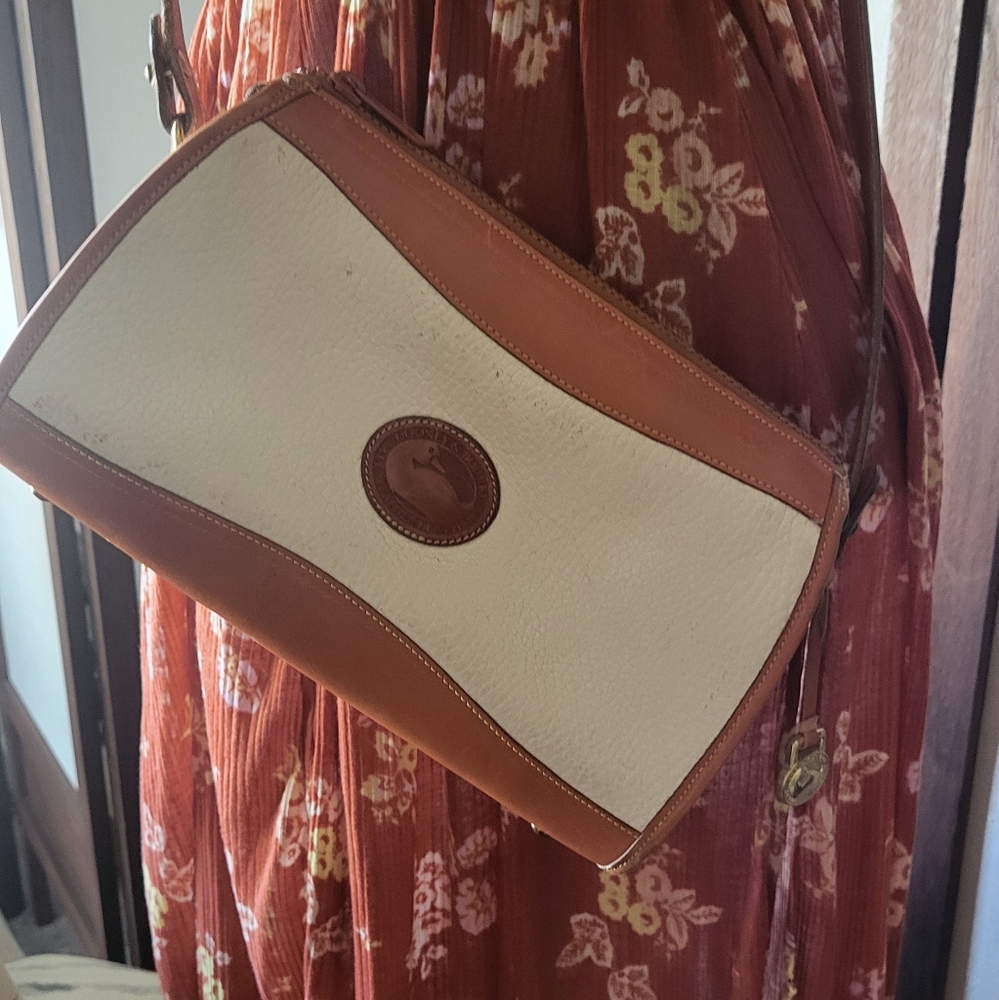 Dooney and Bourke Vintage Y2k pebble leather long strap crossbody bag